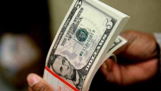 هذه أسباب تراجع الدولار أمام العملات الرئيسية